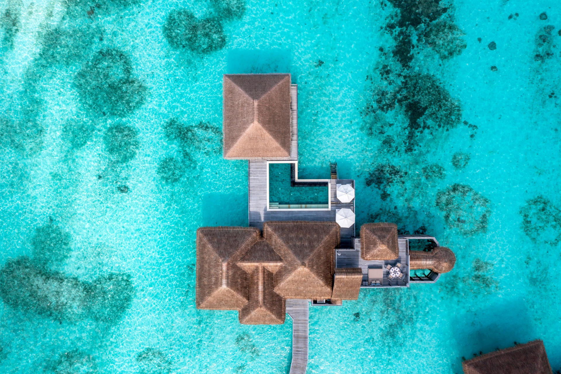 GLM_Overview of Family Villa with Pool